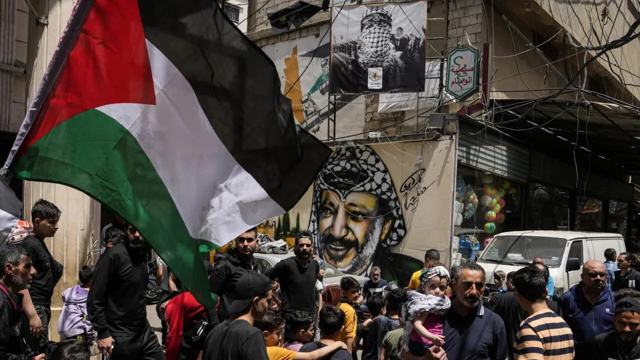 بدء تسليم السلاح الفلسطيني في برج البراجنة