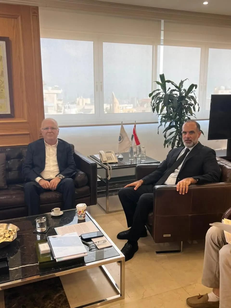 الضاهر ووزير الأشغال يبحثان طرقات البقاع الأوسط