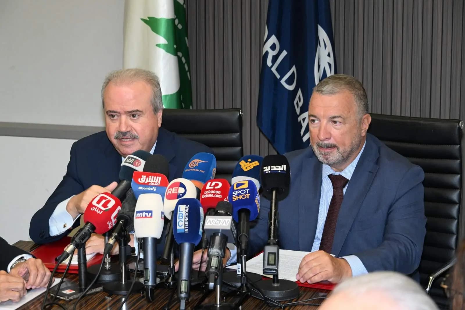 جابر يوقع مع البنك الدولي اتفاق قرض لإعادة الإعمار