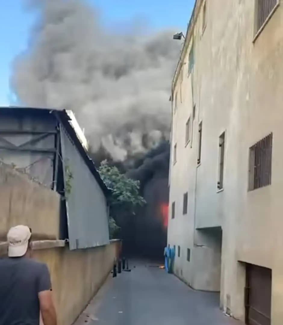 حريق يلتهم مفروشات البرنس في المرج