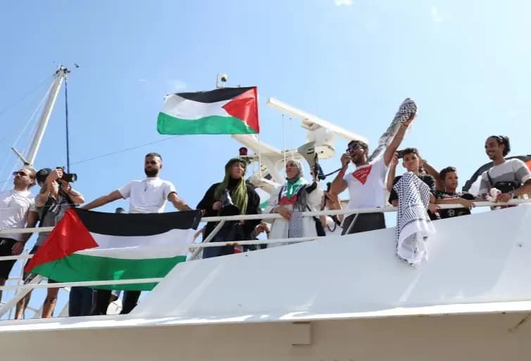 "أسطول الصمود العالمي" ينطلق من برشلونة نحو غزة لكسر الحصار