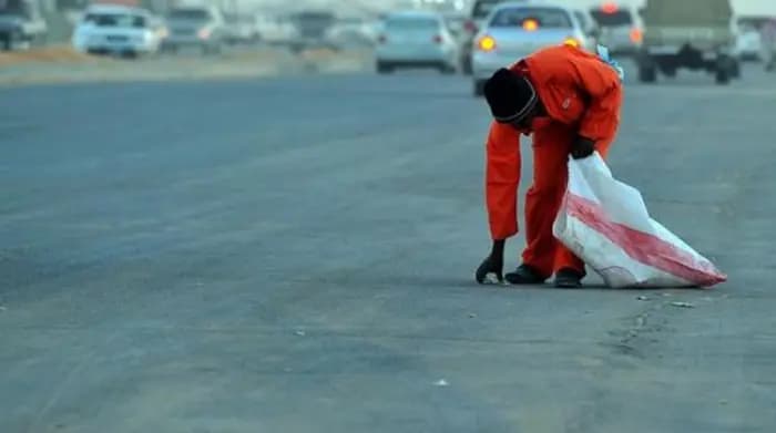 عمّال النظافة يعتصمون في حلبا!
