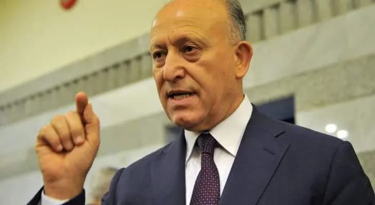 دخول ريفي إلى مصرف "لبنان والمهجر" المتواجد فيه المودع للتفاوض معه