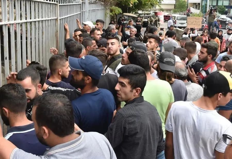 "هرج ومرج" أمام قصر العدل!