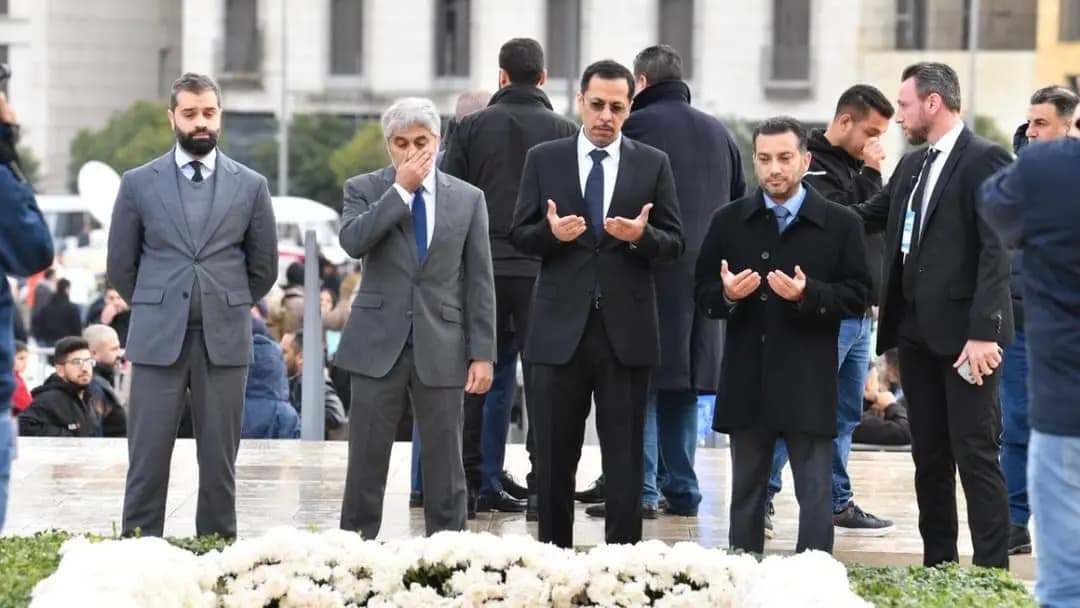 شخصيات سياسية ودبلوماسية تزور ضريح الحريري