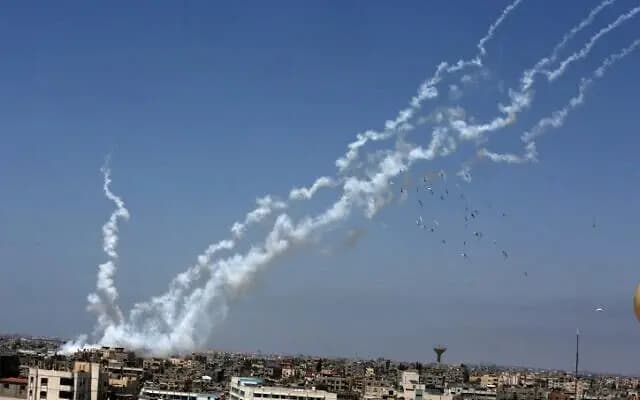 وابل صـ.واريخ إيرانية على "تل أبيب"