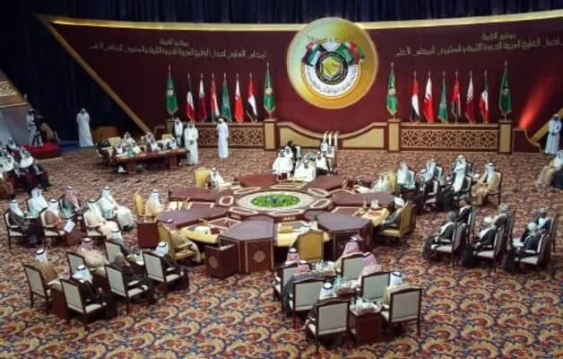 مجلس التعاون الخليجي يدين الهجمات الإيرانية.. ويؤكد حق الرد