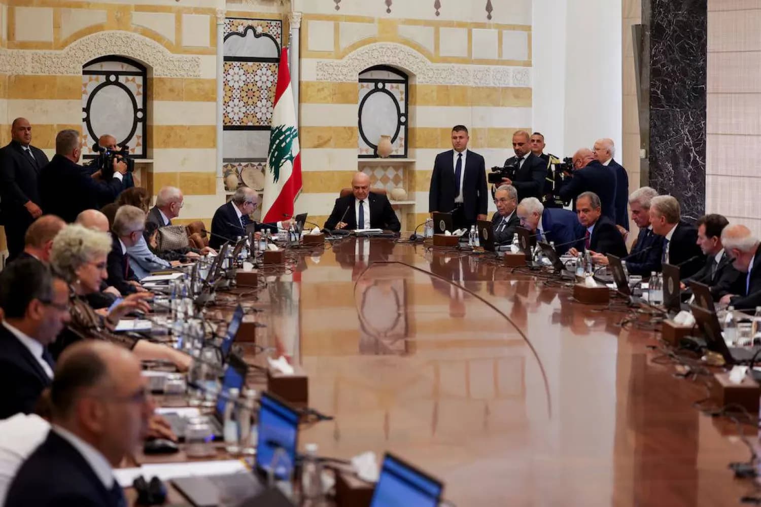 "دقيقة صمت".. وجلسة عالية السقف لمجلس الوزراء في بعبدا