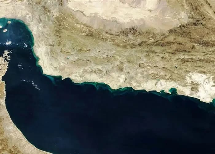 الحرس الثوري يعلن إغلاق مضيق هرمز: لن نسمح بخروج "قطرة نفط"