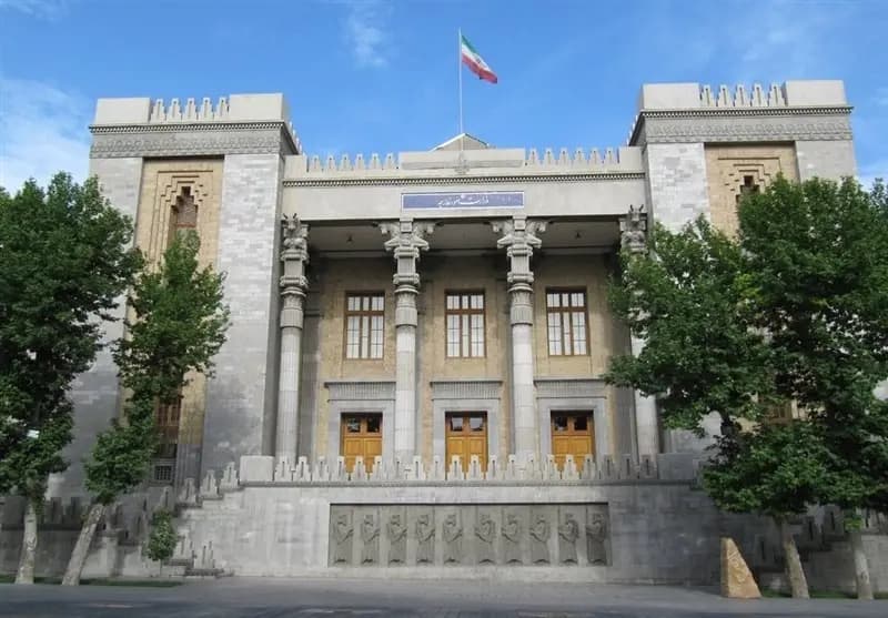 إيران: أمريكا تهاجمنا من دول الجوار