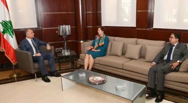 من أين يبدأ حلّ العقدة في ملف "انفجارالمرفأ" ؟
