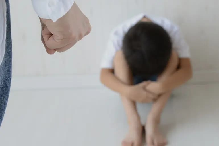 توقيف أب يعنّف ابنه القاصر في الجنوب