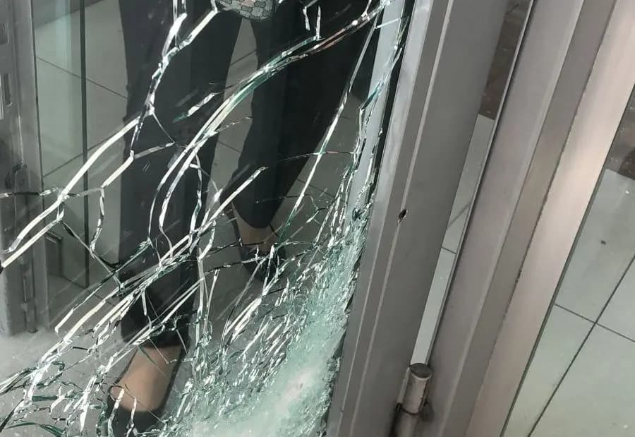 ما السبب الذي دفع بـ "مواطن" إطلاق النار على بنك بيروت في جبيل!