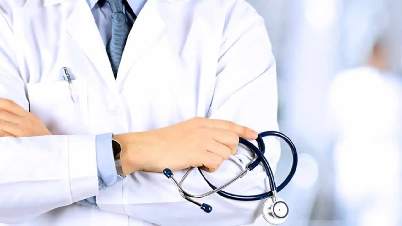 تجمع الاطباء يطالب برفع المعاش التقاعدي الى 1500 دولار بسبب الوضع المعيشي:
