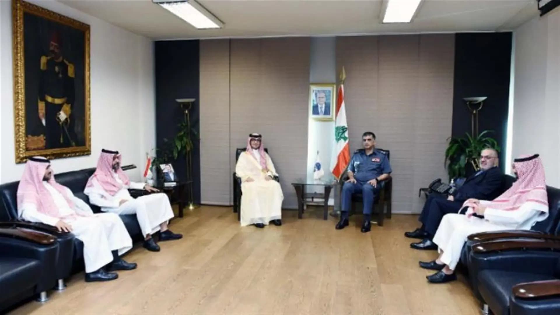 اللِّواء عثمان يستقبلُ بخاري على رأسِ وفدٍ