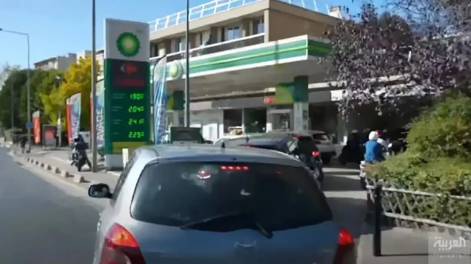 طوابير طويلة أمام محطات الوقود في فرنسا!