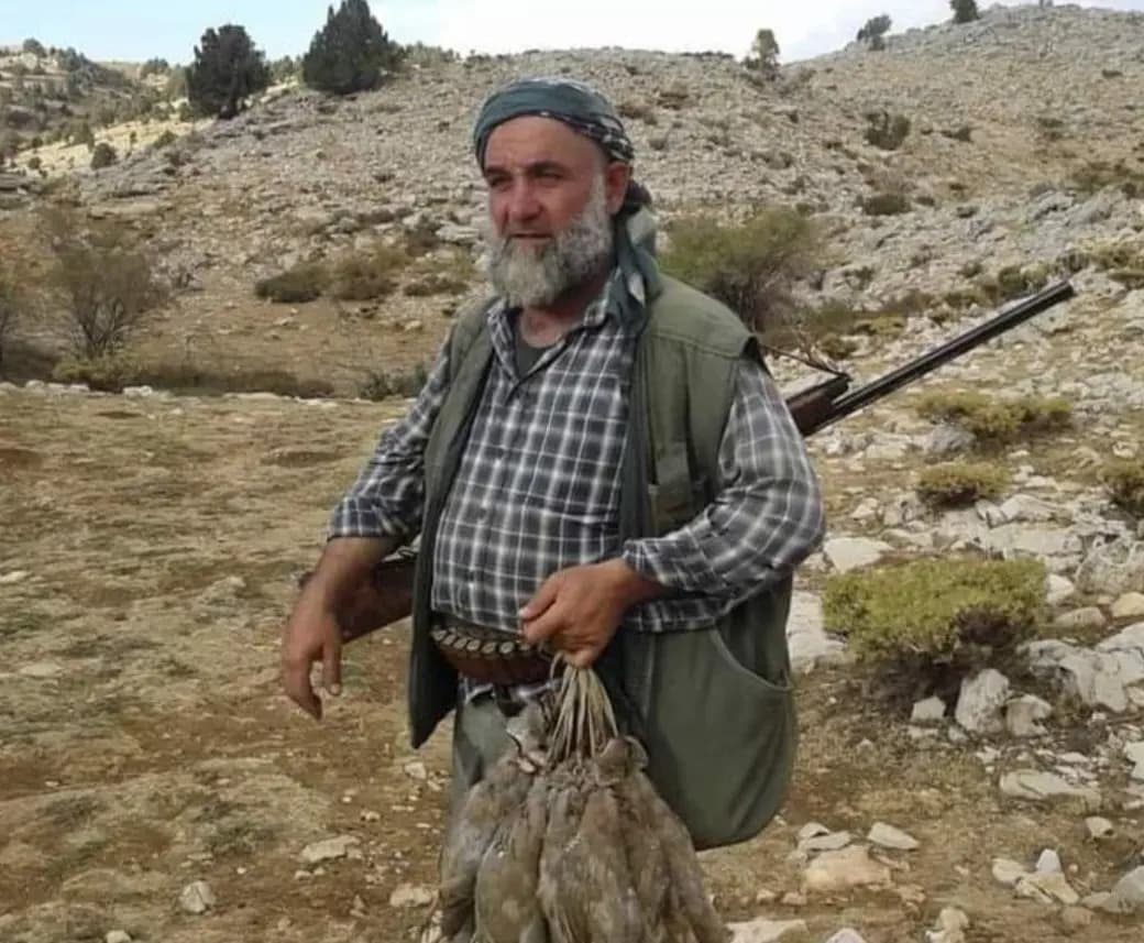 الأفضل نيوز: أهالي برالياس البقاعية يناشدون قائد الجيش لإرسال طوافة لإنقاذ حياة رجل مصاب لا يزال عالقًا بين الجرود اللبنانية- السورية جراء انفجار لغم أرضي