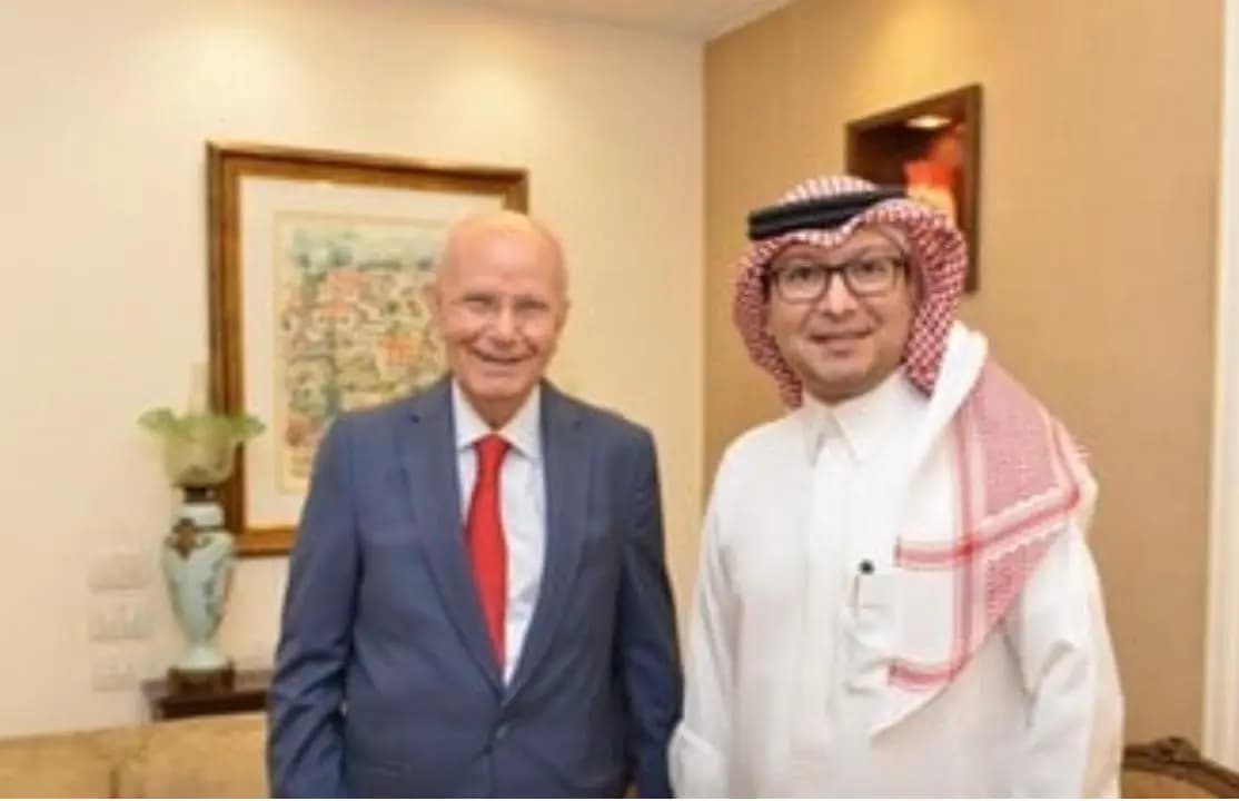 عبدالرحيم مراد يستقبل السفير البخاري