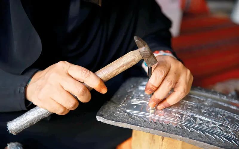 صناعةُ الفضة في راشيا: مهنةٌ تاريخيةٌ تتحدى المنافسةَ الخارجيةَ والإهمال المتعمَّد من الدولة