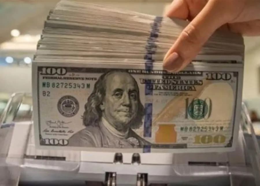 اللبنانيون يسارعون لسداد قروضهم بالدولار قبل رفع سعر الصرف الرسمي
