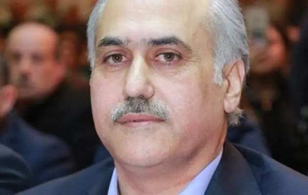 أبو الحسن: في "قلة خبرة"
