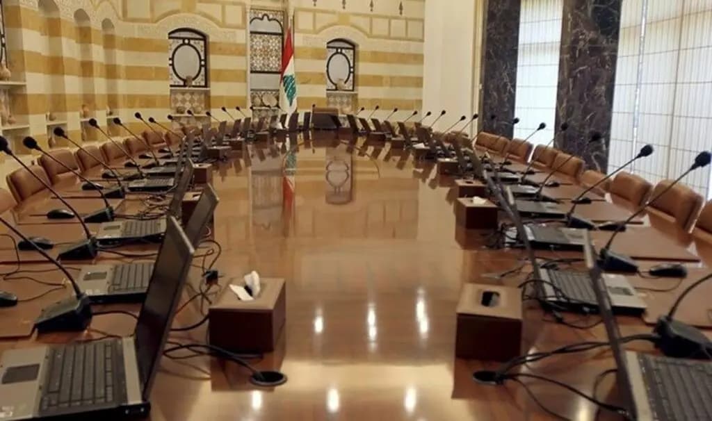 الفراغ الرئاسي وغياب حكومة جديدة: هل يجعل دفة الحكم في قبضة بري؟