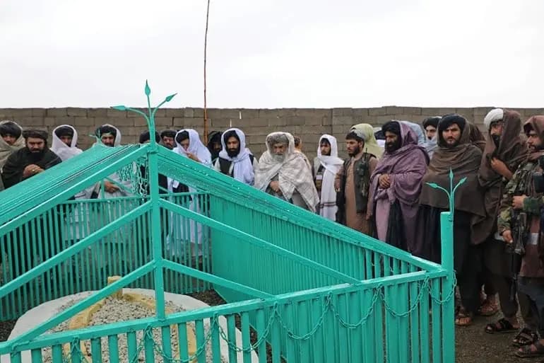 طالبان تكشف موقع قبر مؤسّسها!