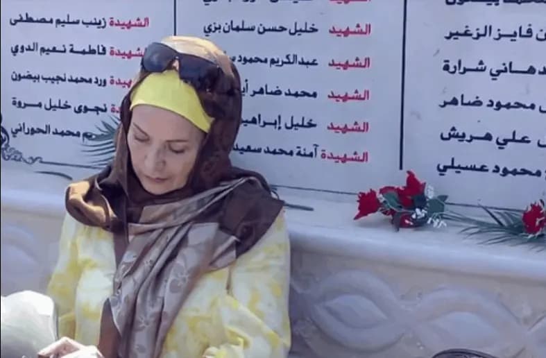 اطلالة رغد بالحجاب ... هل اعتزلت الفن ؟!