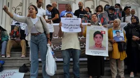 غضب في "تونس".. و"مسيّل للدموع"!