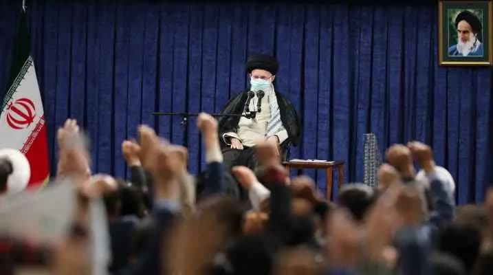 خامنئي: تطوّرُ إيران سيقضي على اللّيبرالية الغربيّة