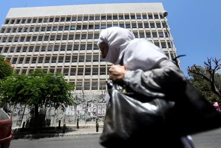 سلامة يعلن تعديل سعر الصرف: المضاربات مستمرة