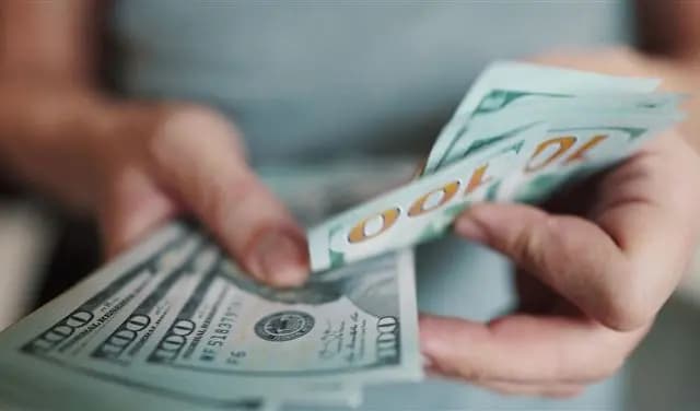 افتتاحية مرتفعة للدولار!