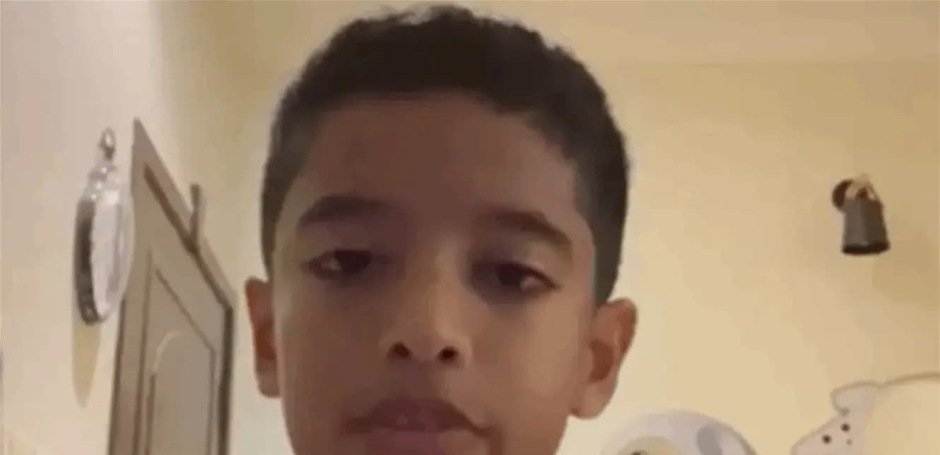 طفل سعودي يُثير ضجة على مواقع التواصل!