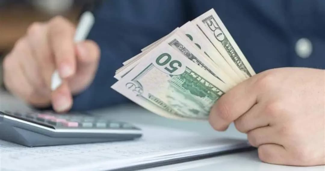 قبل رفع سعر الدولار.. اللبنانيون يتهافتون على تسديد قروضهم وعلى الـ «بلاك فرايداي»