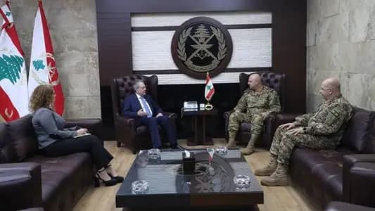 قائدُ الجيشِ يستقبلُ السّفير السّوري