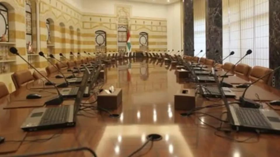جدلٌ سياسيّ ودستوريّ حول قانونيّة عقد جلسة لمجلس الوزراء