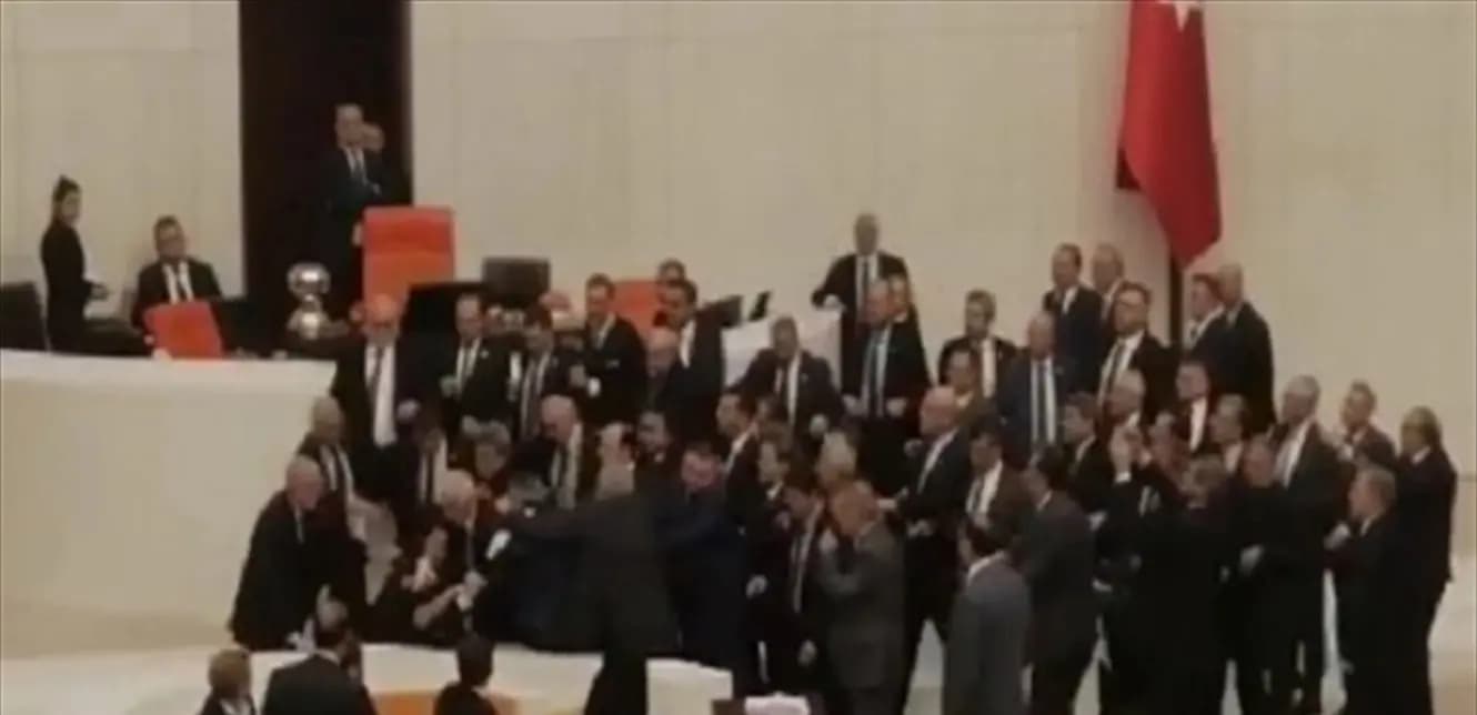 معركة في البرلمان!