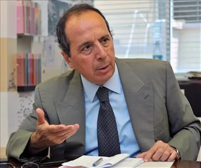 السيّد: غباء أم مؤامرة؟