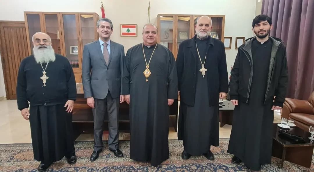 المطران ابراهيم يزور المحافظ أبو جودة معايداً : نحن مباركون بوجود محافظ محبّ وغيور كالمحافظ أبو جودة