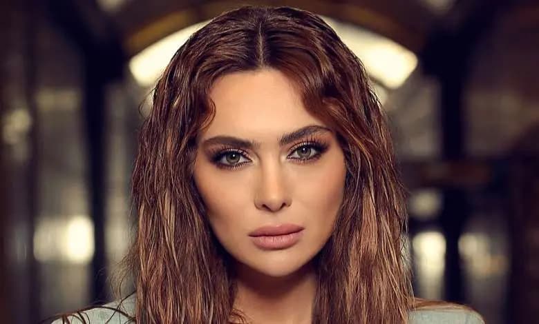 القاضي غادة عون تترك الممثّلة ستيفاني صليبا رهن التّحقيق بعدما تعهّدت بحضور باقي الجلسات عندما يتمّ استدعائها وتركها جاء لتأمين مستنداتٍ مطلوبة للتّحقيق