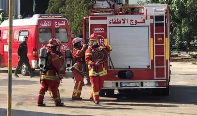 إخماد حريقاَ في مولد كهربائي بمصنع حلويات في المصيطبة بمسعدة فوج إطفاء بيروت