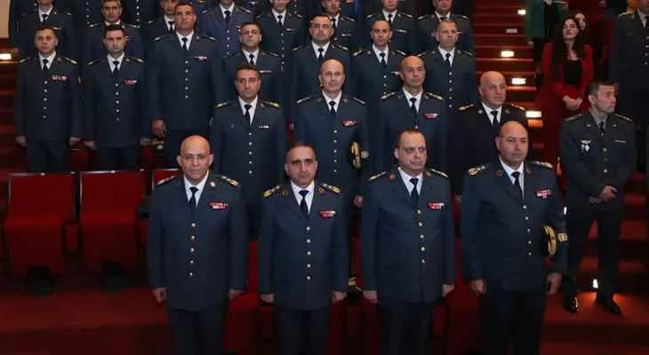 في الجامعة اللبنانية .. ضباط يتسلمون شهاداتهم!