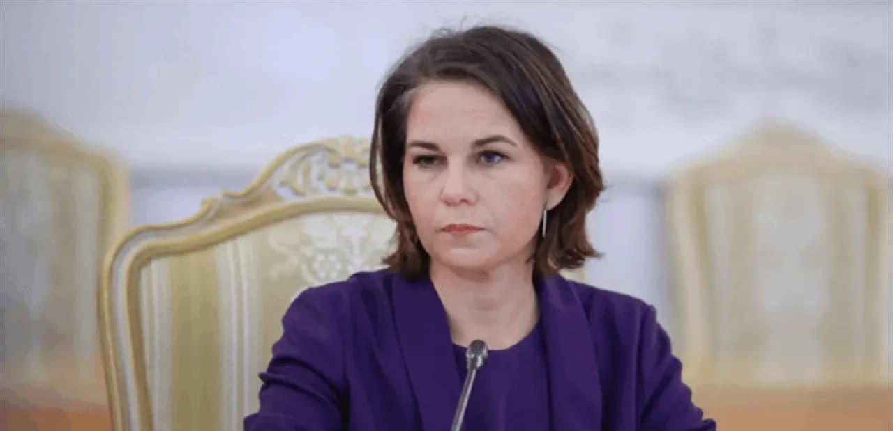 وزيرة الخارجية الألمانية ترفض وقف إطلاق النار في أوكرانيا!