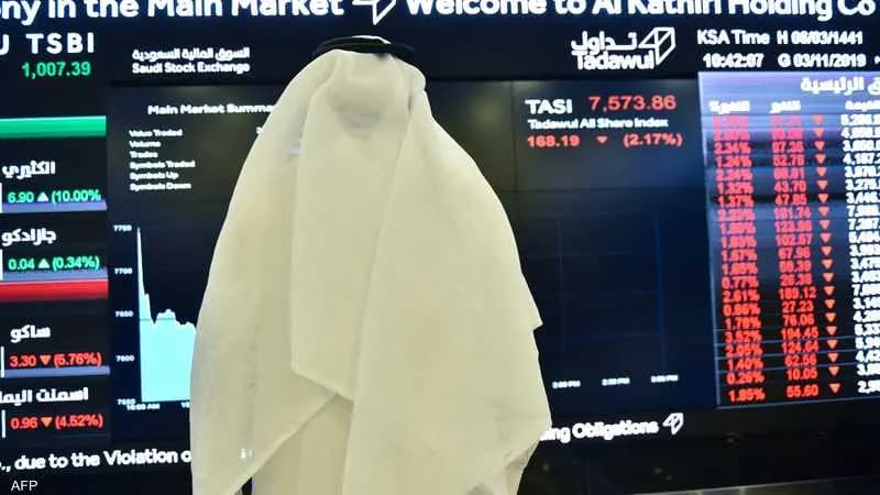 أسواق المنطقة باللون الأحمر في أولى جلسات الأسبوع