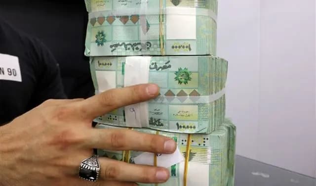 كلّ لبناني "صرّاف" .. أين المشكلة؟