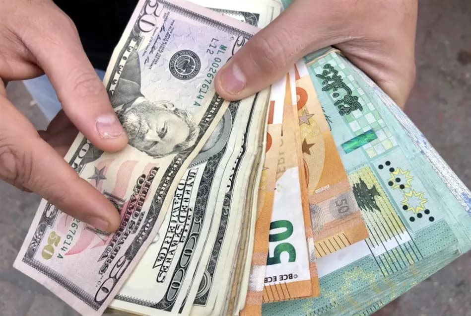 عصاباتٌ معروفةٌ تهرّبُ الدولار إلى سوريا بكميّات مخيفة فأين القضاء؟
