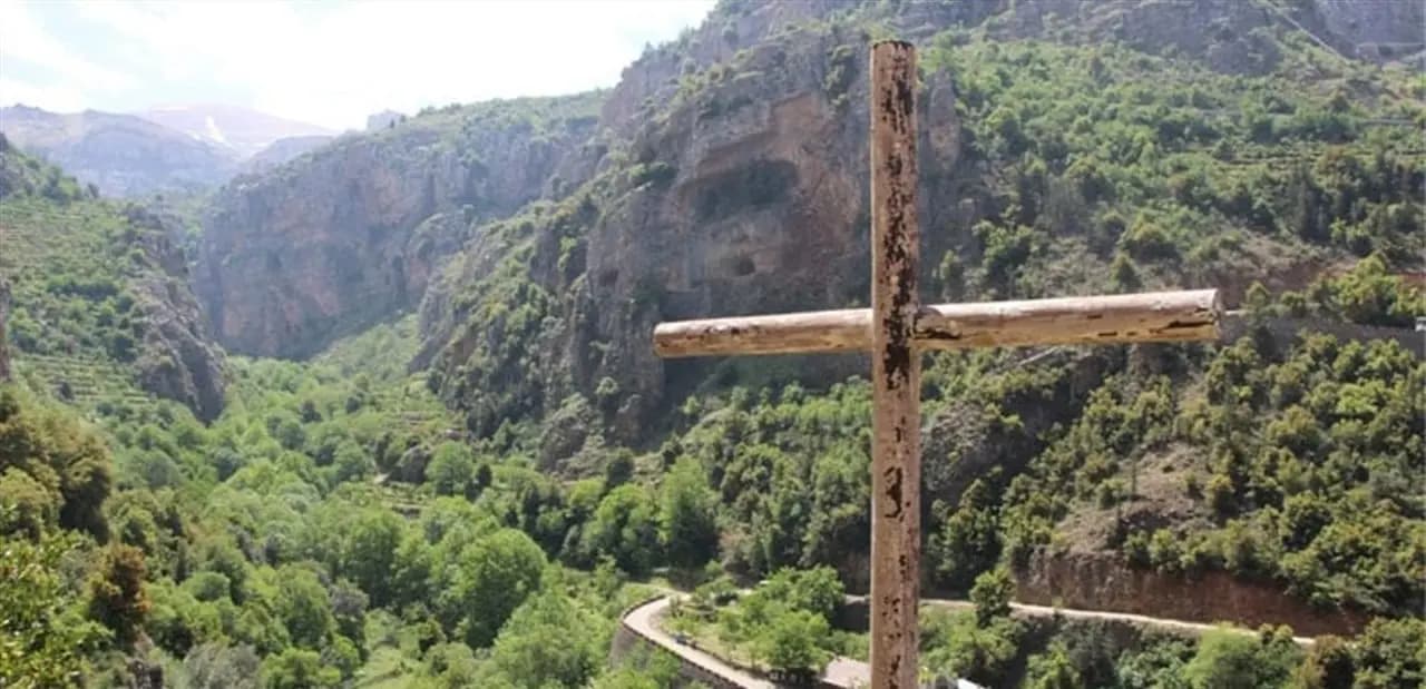 الكنيسة المارونية الى اليونان!