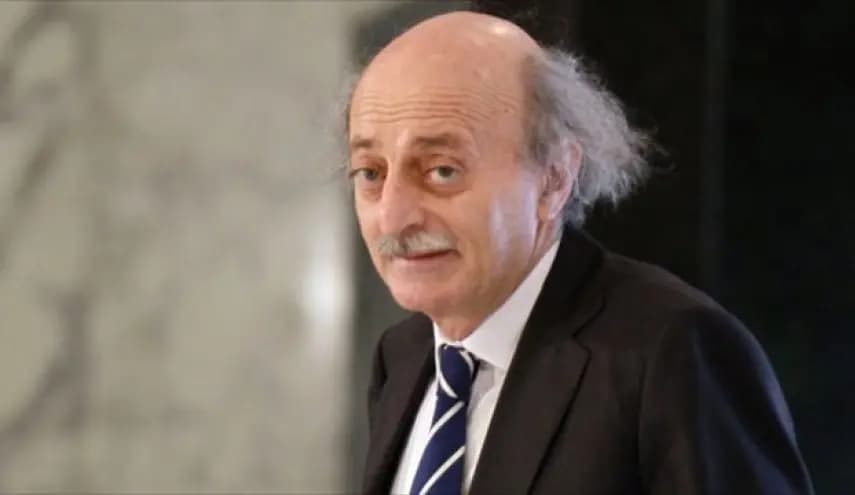جنبلاط يغرّد... ويحذّر!