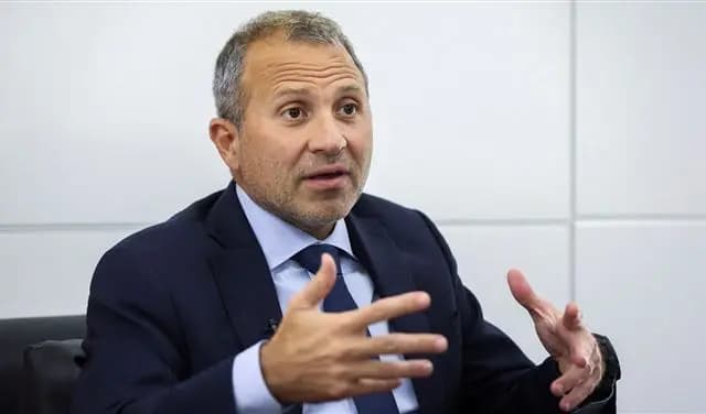هل يتجرّأ باسيل على ترك "الحزب"؟