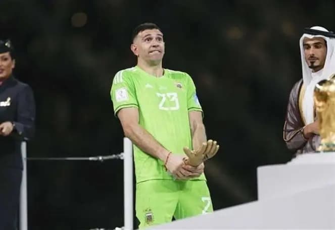بطل العالم يشتري كلبًا باهظ الثمن لحمايته..